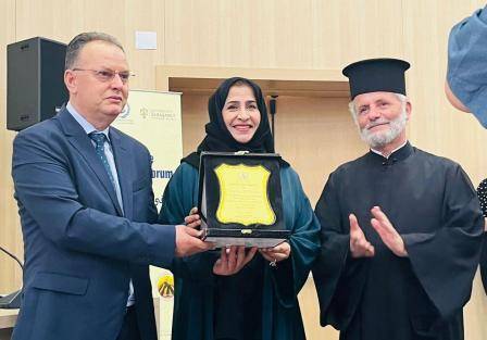 ملتقى التسامح عبر الثقافات يكرم الدكتورة فاطمة الدربي لتقديمها ورقة عمل بعنوانالإمارات جذور التسامح