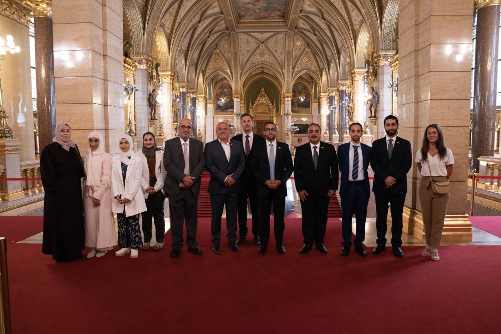 وفد العلاقات الحكومية بالشارقة يلتقي وزير الثقافة المجري وعدداً من المسؤولين ويبحث التعاون المشترك بين الطرفين