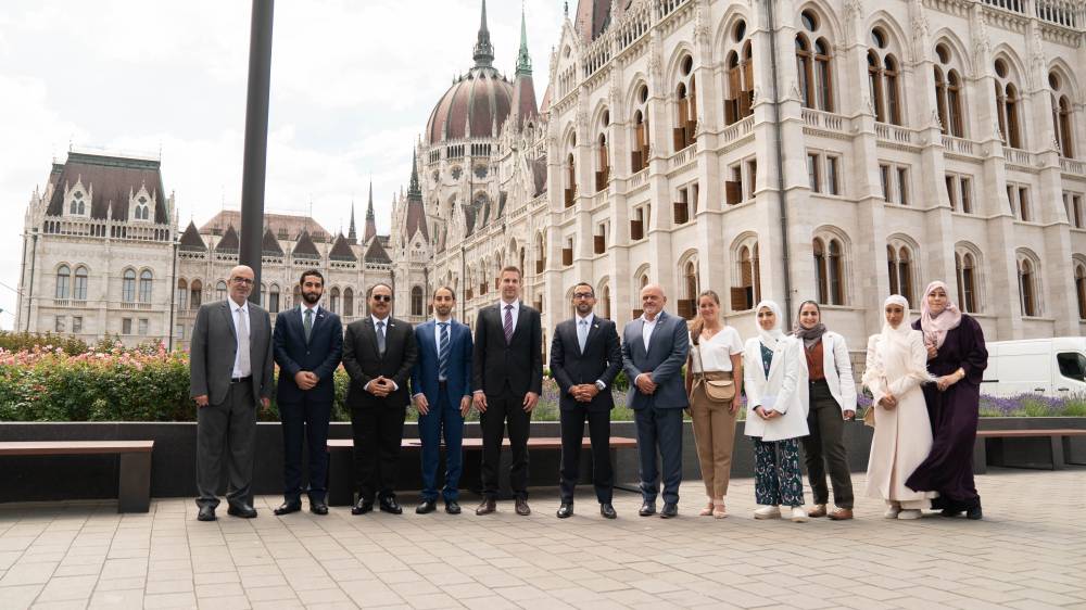 وفد العلاقات الحكومية بالشارقة يلتقي وزير الثقافة المجري وعدداً من المسؤولين ويبحث التعاون المشترك بين الطرفين