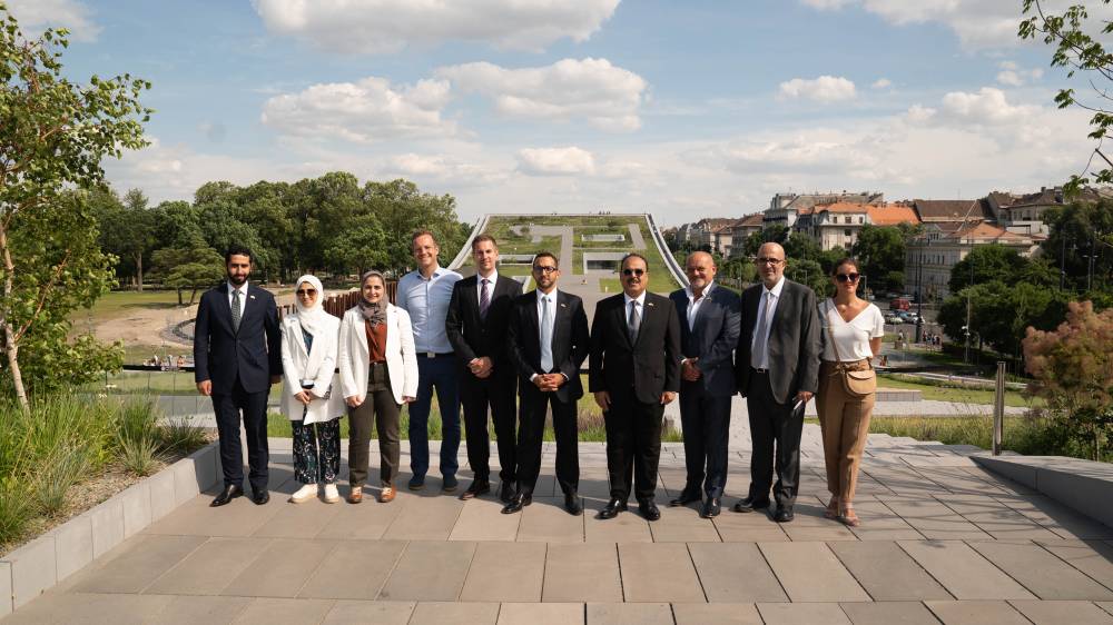 وفد العلاقات الحكومية بالشارقة يلتقي وزير الثقافة المجري وعدداً من المسؤولين ويبحث التعاون المشترك بين الطرفين