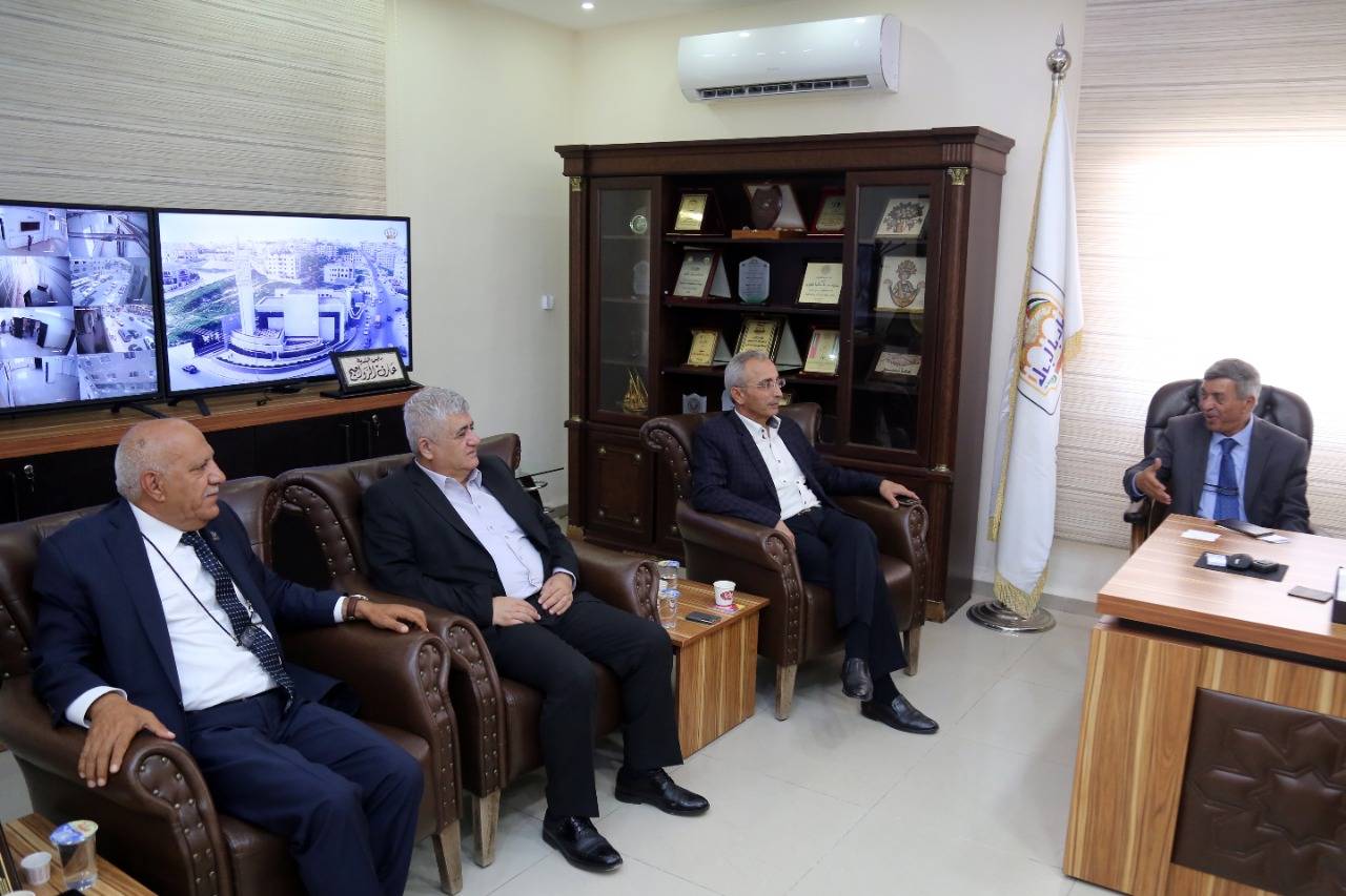 وفد من نقابة المهندسين الاردنيين يزور بلدية مأدبا
