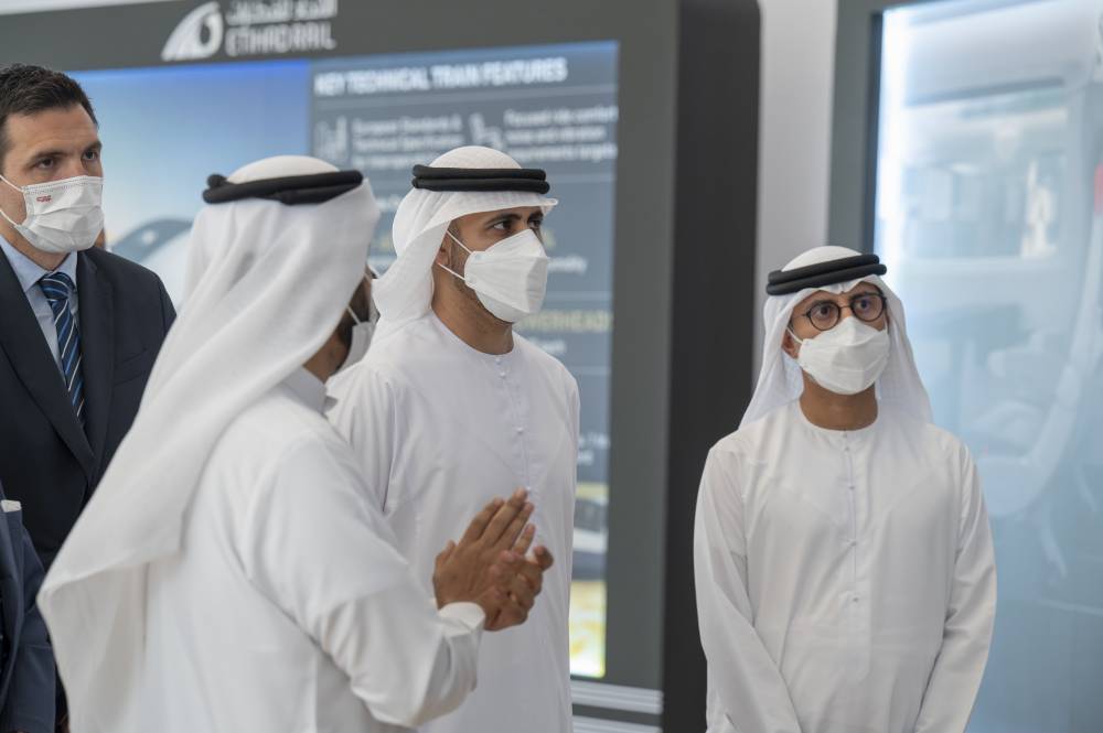 ذياب بن محمد بن زايد يطلع على سير عمل قطار الاتحادويشهد توقيع اتفاقية لتوريد وصيانة قطارات الركاب بقيمة 1.2 مليار درهم إماراتي