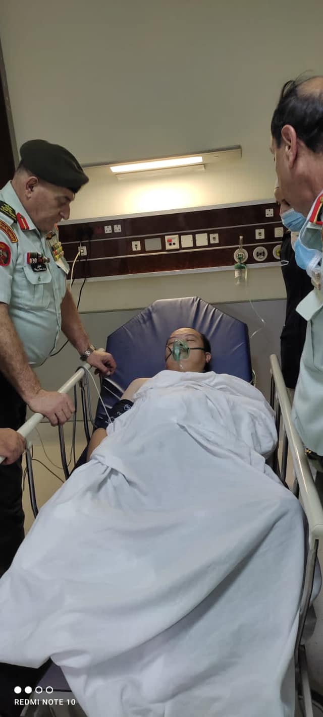 مدير عام الخدمات الطبية الملكية يتفقد مصابي حادثة العقبة