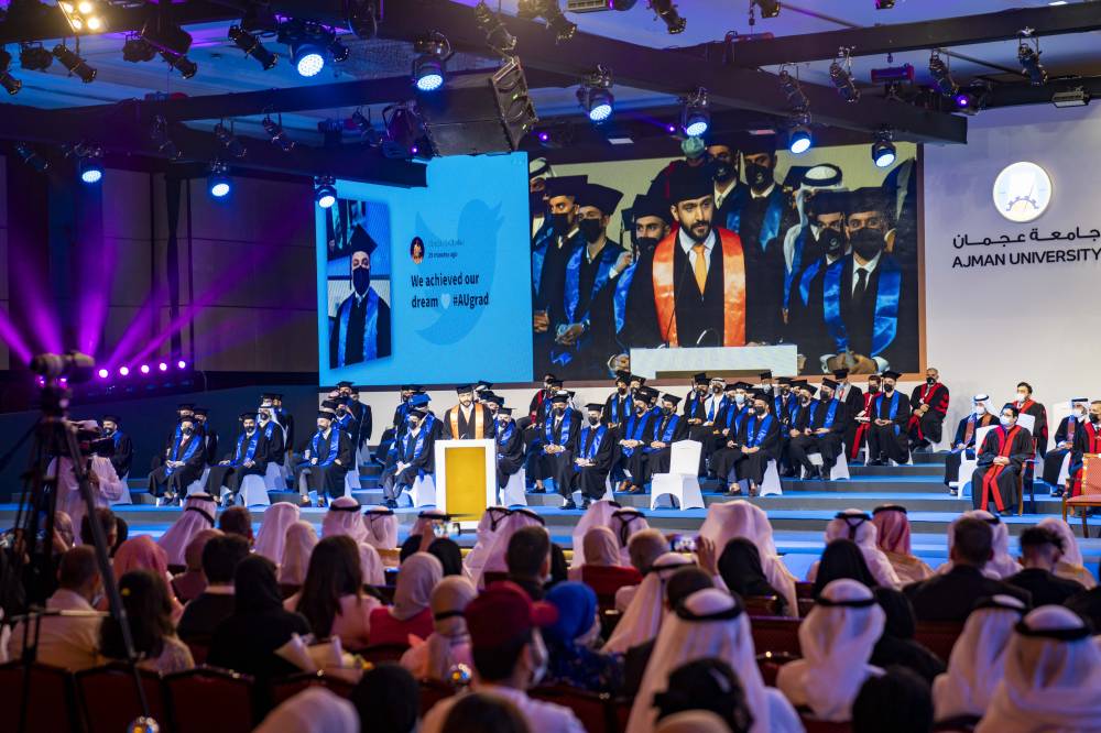 حميد النعيمي يشهد حفل تخريج الفوج الثاني من الدفعة 32 من عام الخمسين في جامعة عجمان