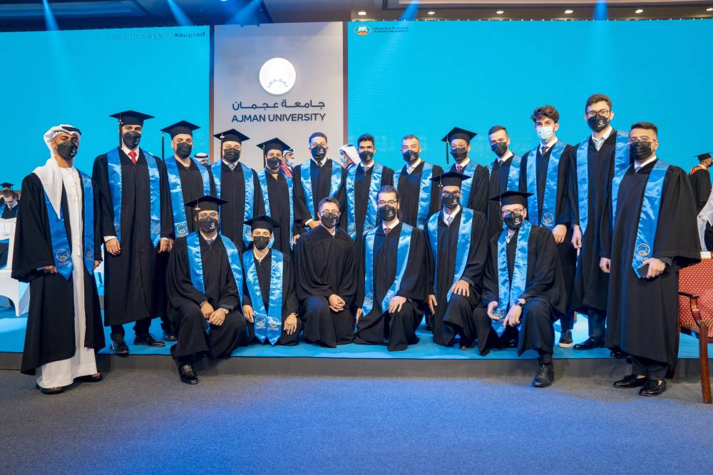 حميد النعيمي يشهد حفل تخريج الفوج الثاني من الدفعة 32 من عام الخمسين في جامعة عجمان