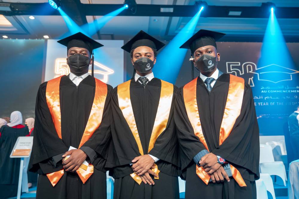 حميد النعيمي يشهد حفل تخريج الفوج الثاني من الدفعة 32 من عام الخمسين في جامعة عجمان