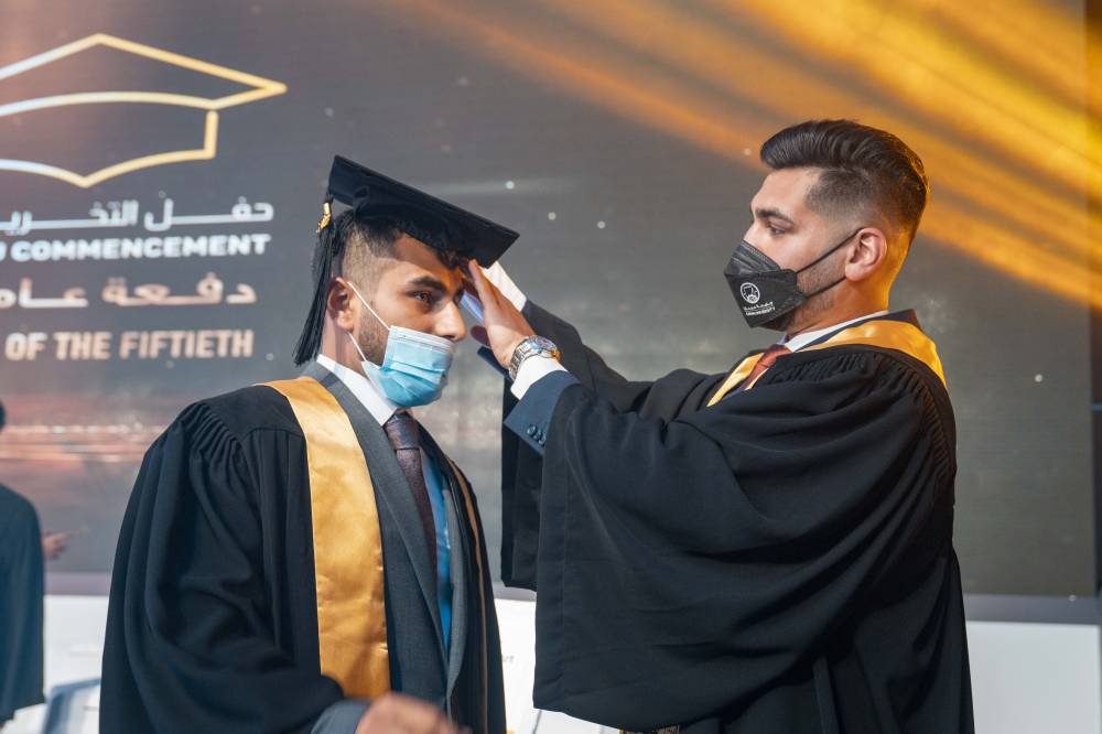 حميد النعيمي يشهد حفل تخريج الفوج الثاني من الدفعة 32 من عام الخمسين في جامعة عجمان