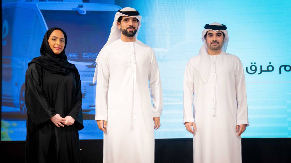 دائرة البلدية بعجمان تكرم المساهمين في نجاح مشروع المركبة ذاتية القيادة 