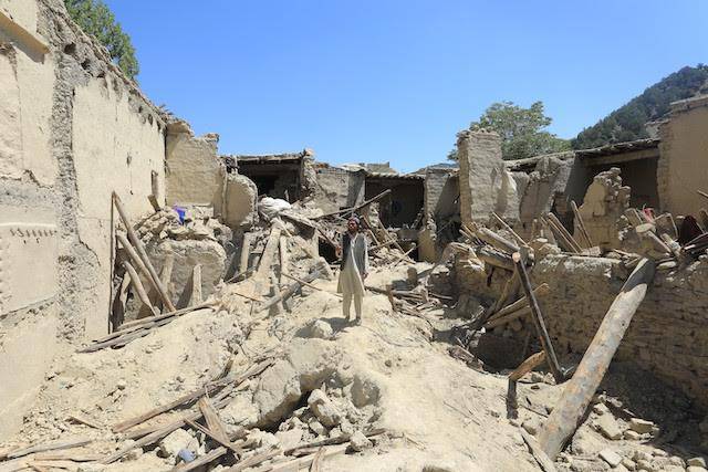 مبادرة الشيخة فاطمة بنت محمد بن زايد تقدم مساعدات لآلاف المتضررين من زلزال أفغانستان