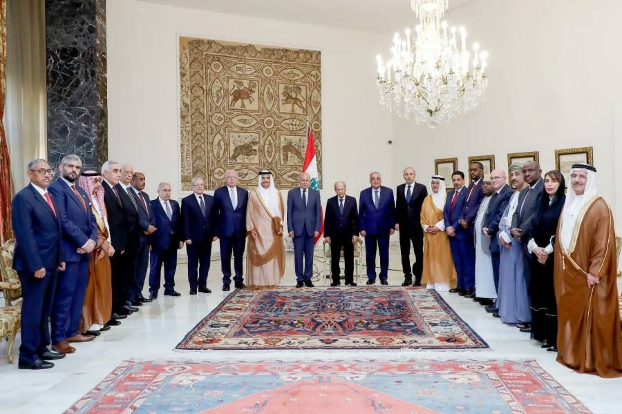 وزير الخارجية ينقل تحيات الملك إلى الرئيس اللبناني