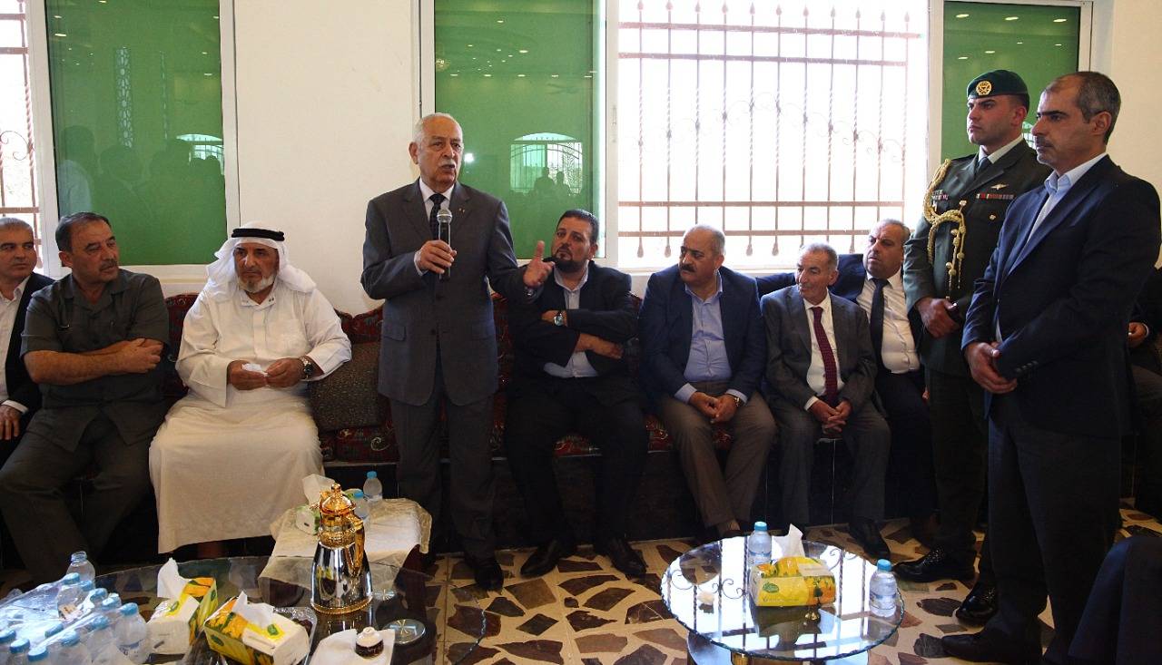 رئيس الديوان الملكي ينقل تعازي الملك إلى ذوي شهداء الواجب بحادثة العقبة