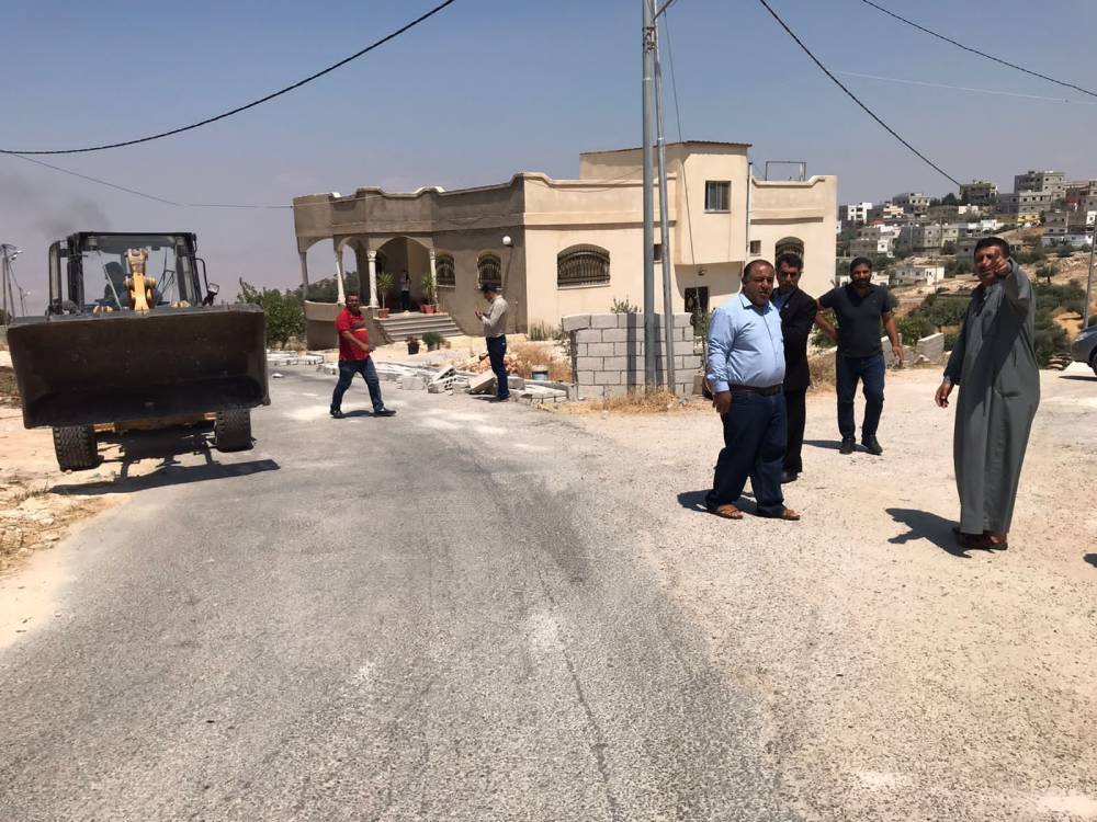 بلدية الشفا تبدأ بتنفيذ حملة على الاعتداءات على شوارع الوهادنة 