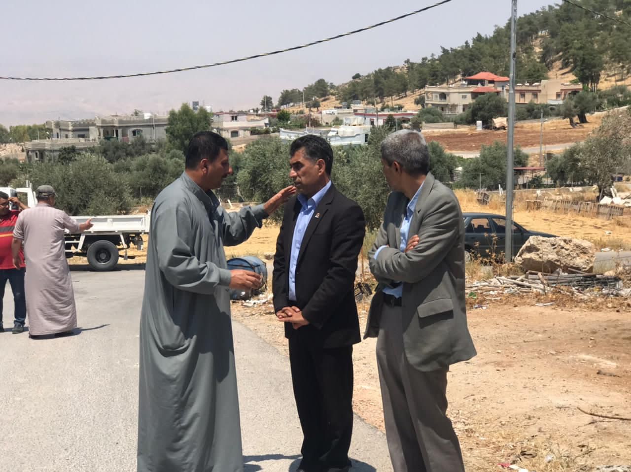 بلدية الشفا تبدأ بتنفيذ حملة على الاعتداءات على شوارع الوهادنة 