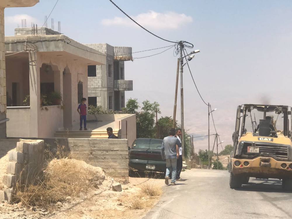 بلدية الشفا تبدأ بتنفيذ حملة على الاعتداءات على شوارع الوهادنة 