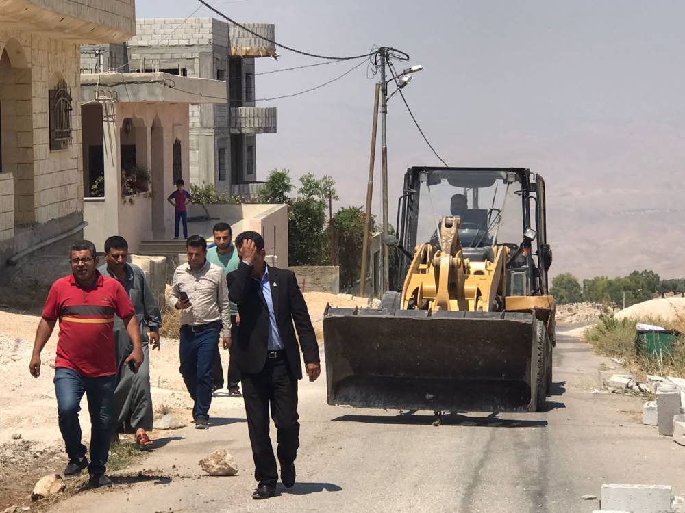 بلدية الشفا تبدأ بتنفيذ حملة على الاعتداءات على شوارع الوهادنة 