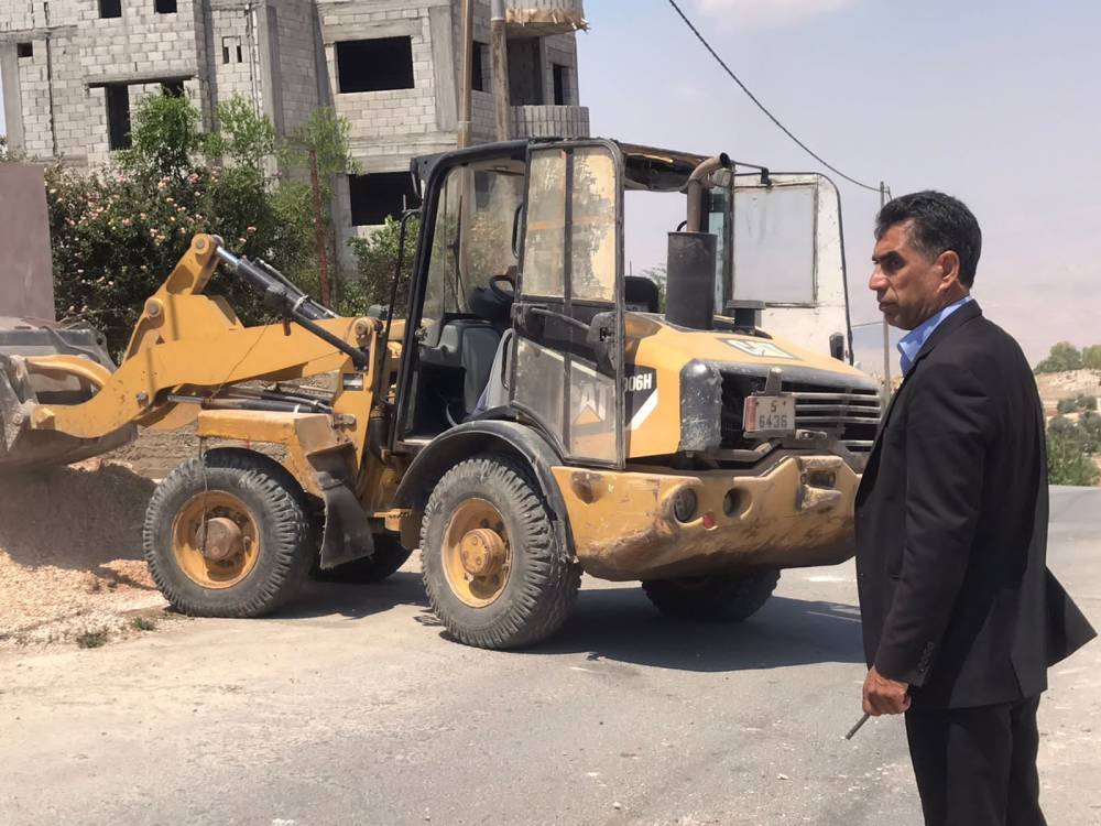 بلدية الشفا تبدأ بتنفيذ حملة على الاعتداءات على شوارع الوهادنة 