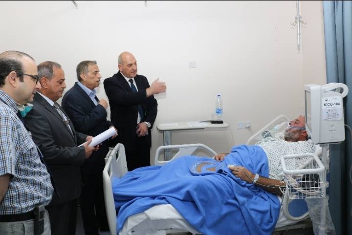 أمين عام وزارة الصحة يزور مرضى حادثة العقبة في المستشفى التخصصي
