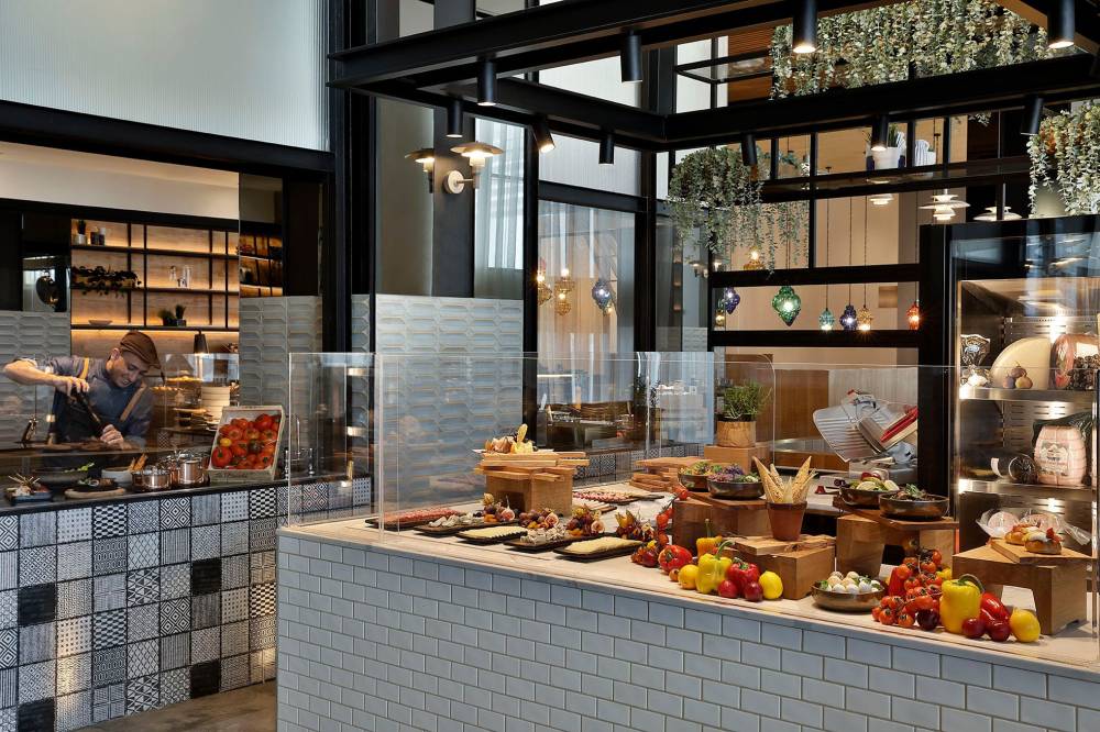 استمتعوا بالنكهات العالمية في عيد الأضحى مع هيلتون أبوظبي جزيرة ياس