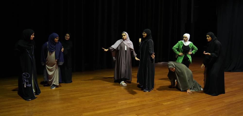 منتسبو ربع قرن في الشارقة يتألقون في المسرح وفنون العرض