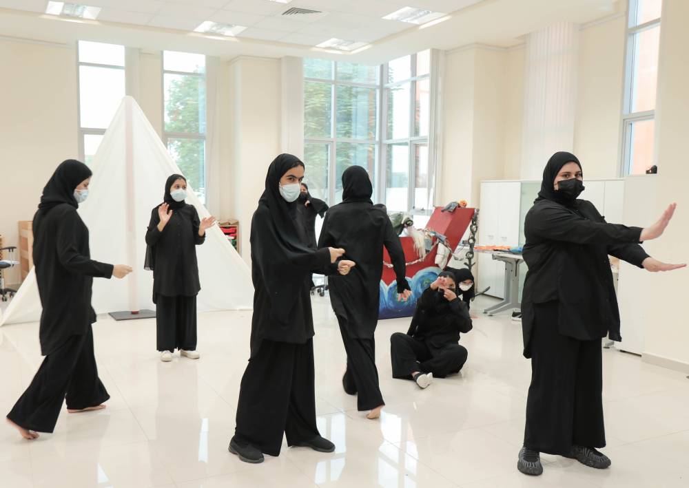 منتسبو ربع قرن في الشارقة يتألقون في المسرح وفنون العرض