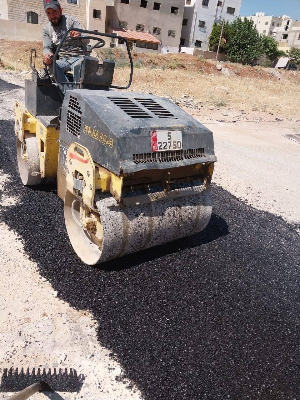 الرواجيح:- المباشرة بتنفيذ عطاء الخلطة الساخنه بقيمة مليون دينار بعد عيد الاضحى