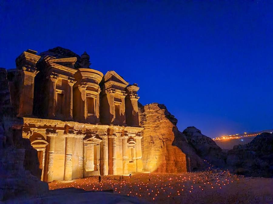 إضاءة معالم في البترا إحتفالاً بالذكرى الـ15 لفوزها بثاني عجائب الدنيا السبع  ‎ ‎
