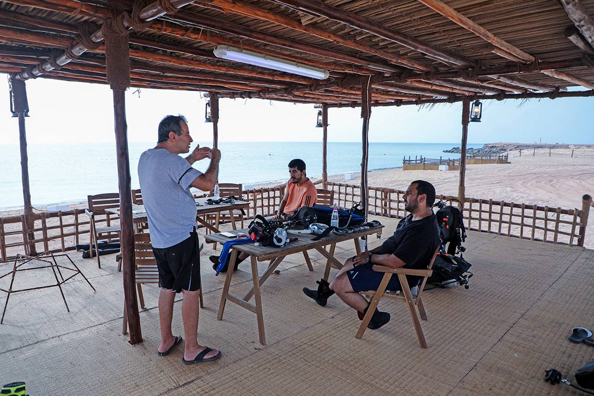 بيئة ومحميات الشارقة تنظم دورة تدريبية في مجال استزراع الشعاب المرجانية في جزيرة صير بونعير