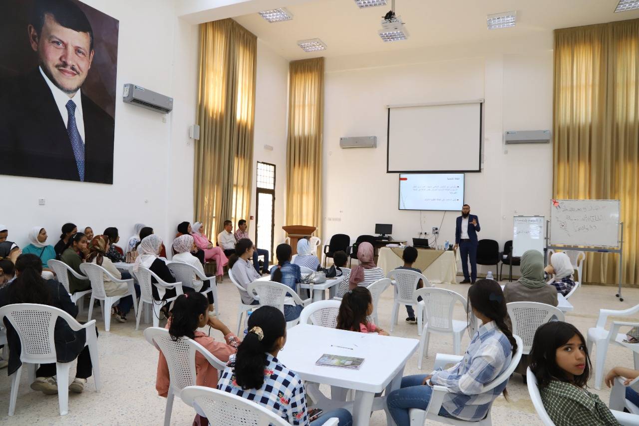 الطاقة الشمسية وفوائدها محاضرة في مركز شابات العارضة