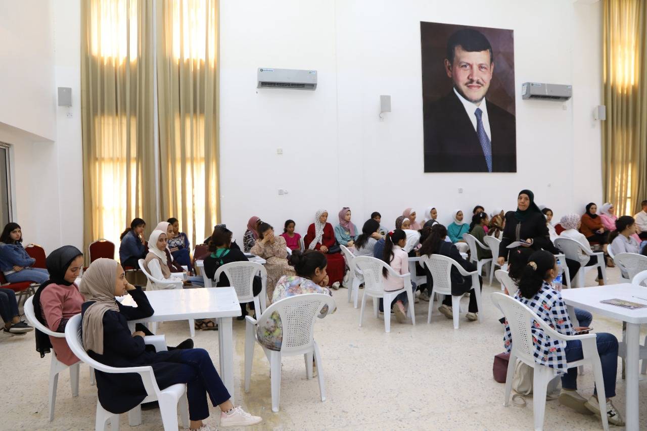 الطاقة الشمسية وفوائدها محاضرة في مركز شابات العارضة