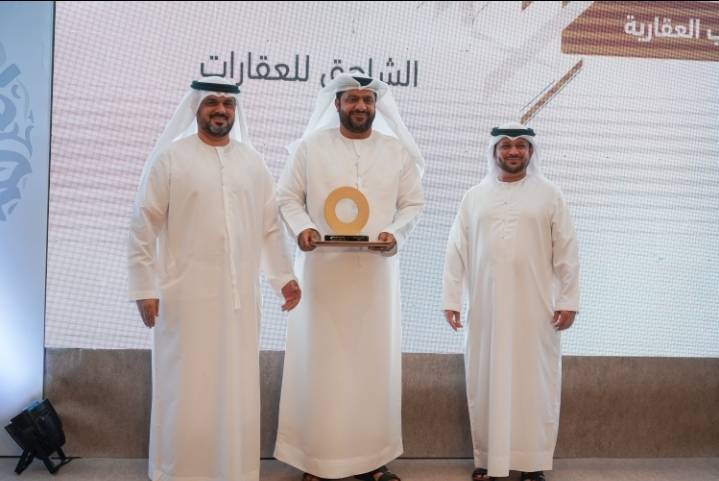 التسجيل العقاري بالشارقة تُكرّم 17 مؤسسة فائزة بجائزة التميز العقاري