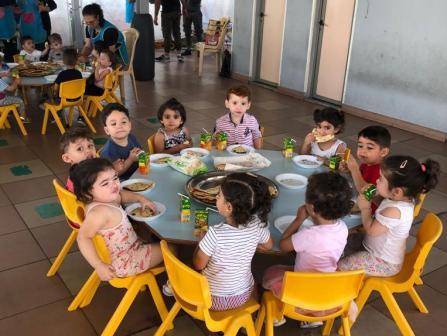 رائدة الأعمال رئيفة الداعوق تشارك أطفال حضانة الموئل التابعة لدار الأيتام الإسلامية ببيروت حفل إفطار صباحي بمناسبة حلول عيد الأضحى المبارك