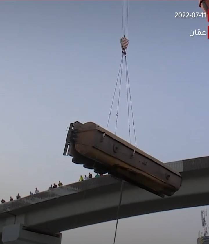 فتح الحركة المرورية امام المركبات داخل حرم دوار المدينه الرياضيه