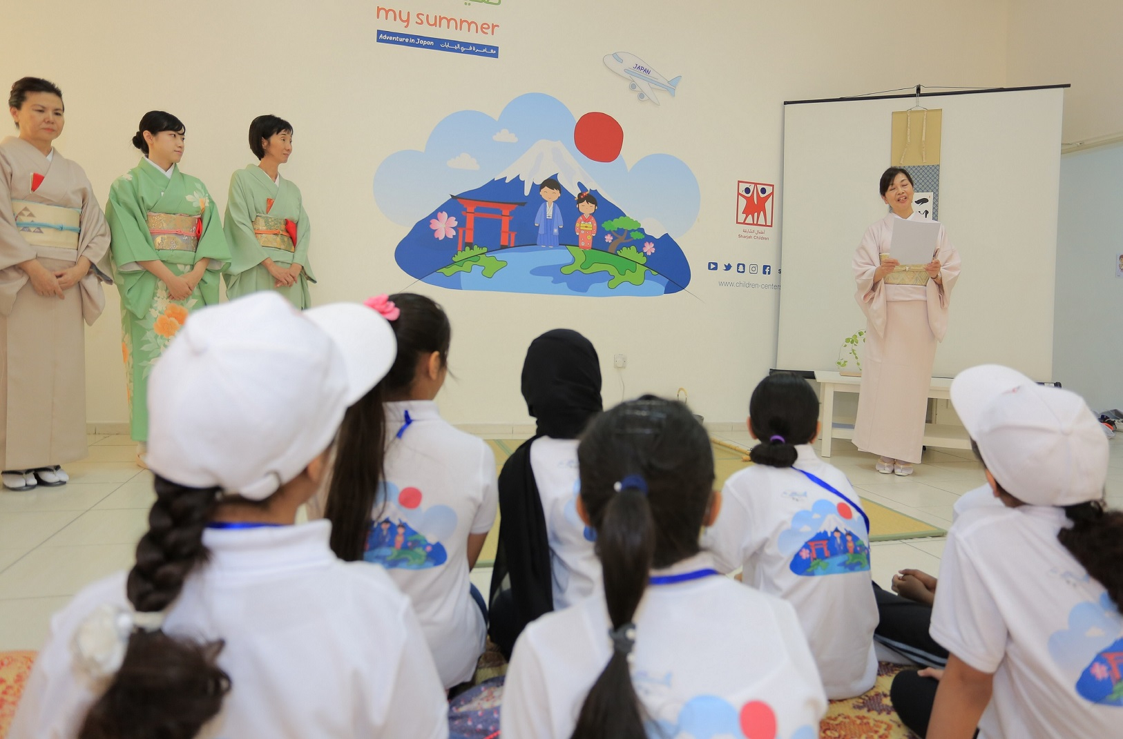 أطفال الشارقة تنظم (60) دورة وورشة عمل تفاعلية في مخيمها الصيفي