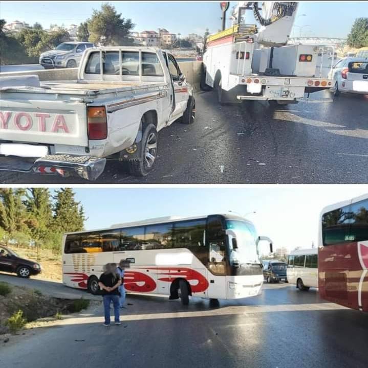 السير : حادث بين ثلاث مركبات  باتجاه طريق المطار