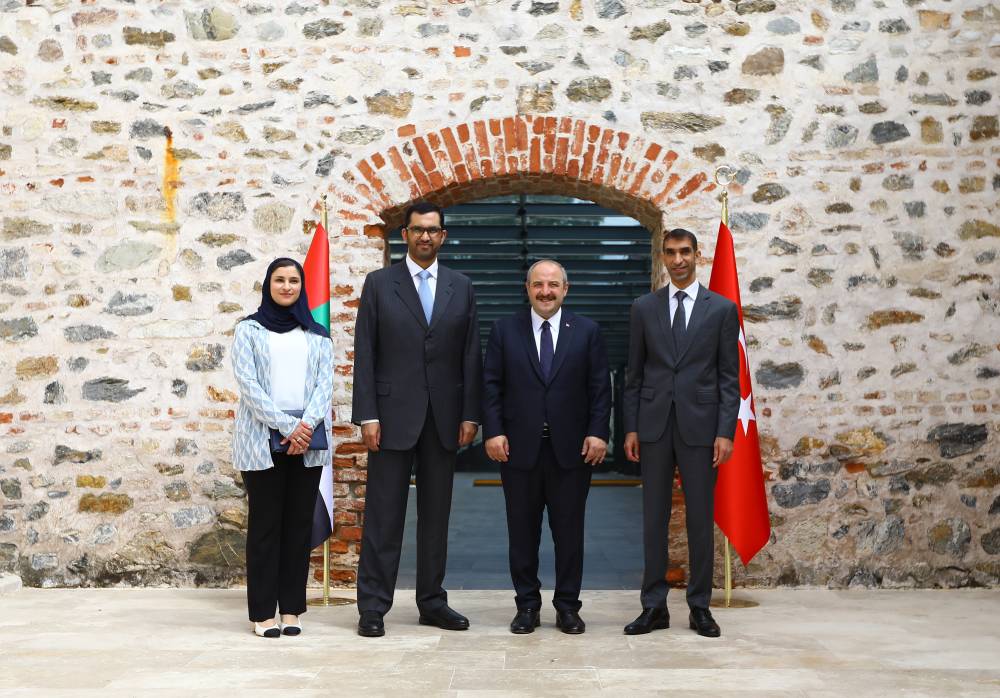 الإمارات وتركيا تبحثان سبل تعزيز العلاقات الاستراتيجية وفرص التعاون والاستثمار في مجال الطاقة والصناعة والتكنولوجيا المتقدمة والبنية التحتية