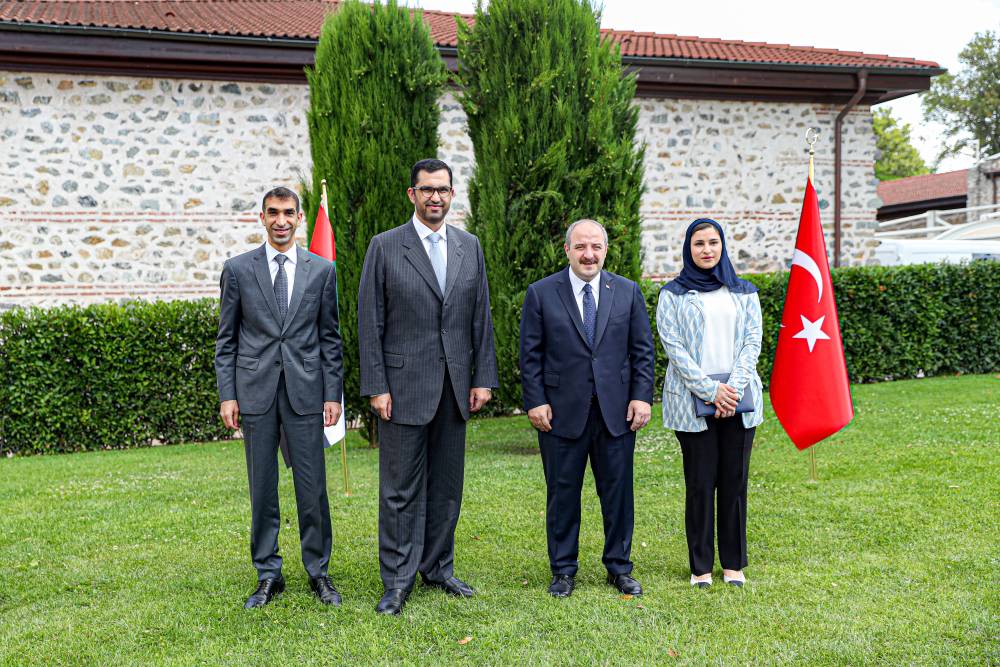 الإمارات وتركيا تبحثان سبل تعزيز العلاقات الاستراتيجية وفرص التعاون والاستثمار في مجال الطاقة والصناعة والتكنولوجيا المتقدمة والبنية التحتية