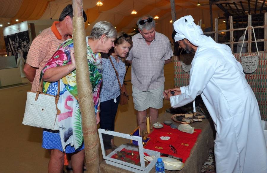 نادي تراث الإمارات يشارك في مهرجان ليوا للرطب