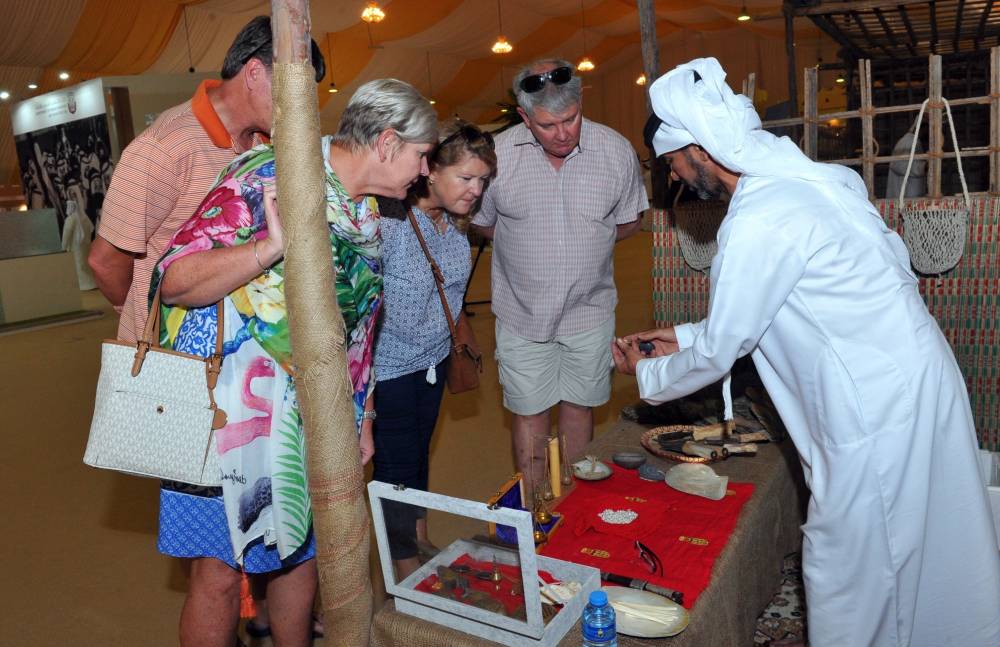 نادي تراث الإمارات يشارك في مهرجان ليوا للرطب