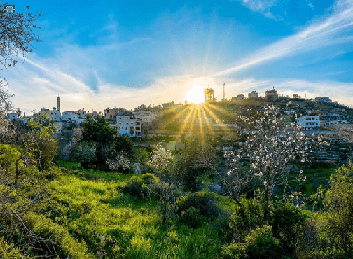 أجواء صيفية في المرتفعات والسهول الأحد