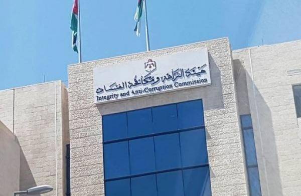 الأشغال المؤقتة ثلاث سنوات للمرتشي بدائرة الجمارك