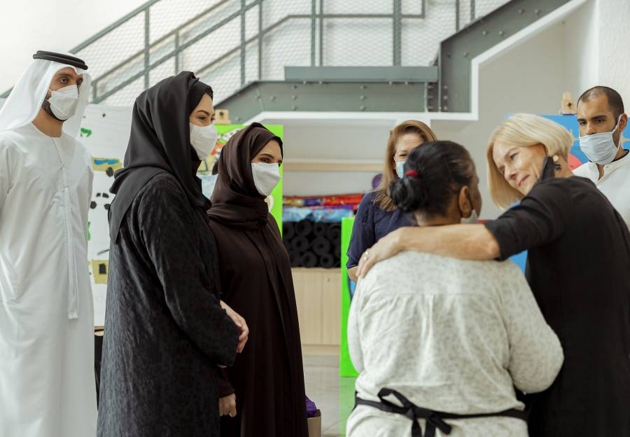 هالة بدري تطلع على إبداعات أصحاب الهمم في استوديو مواهب