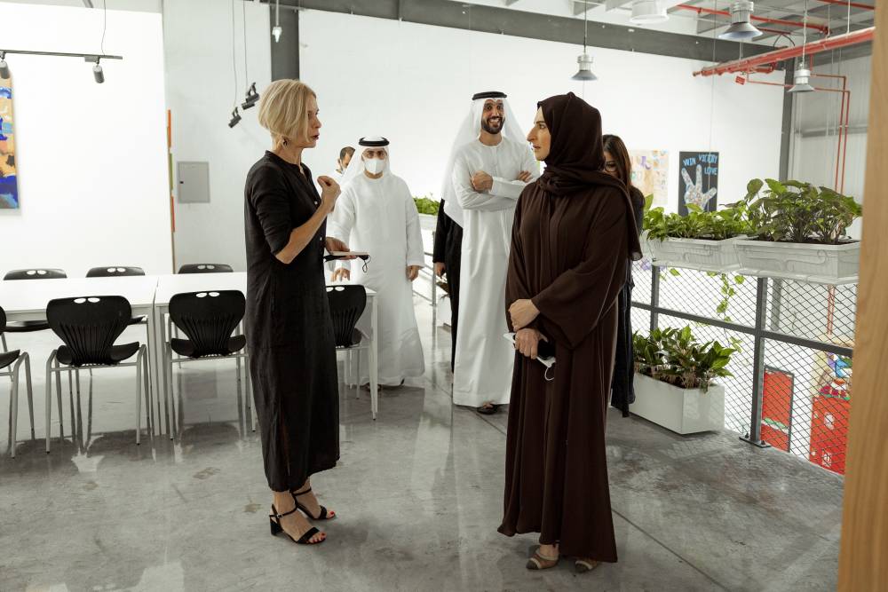 هالة بدري تطلع على إبداعات أصحاب الهمم في استوديو مواهب