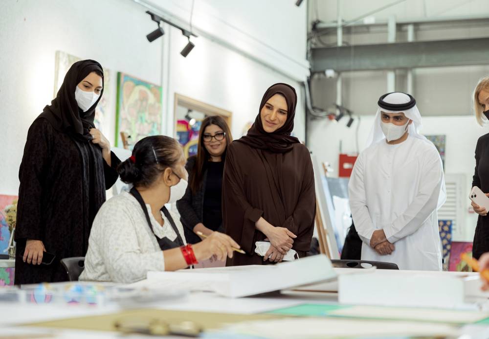 هالة بدري تطلع على إبداعات أصحاب الهمم في استوديو مواهب