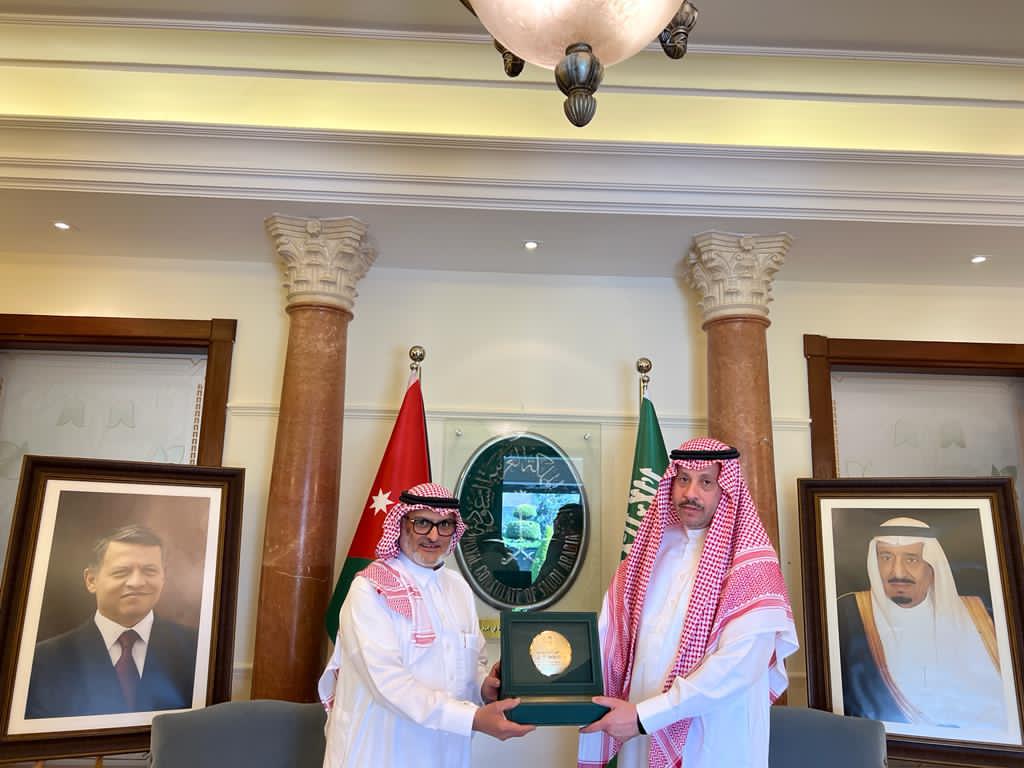 السديري يقيم مأدبة غداء للمشرف العام على البرنامج  السعودي لتنمية الاعمار في اليمن