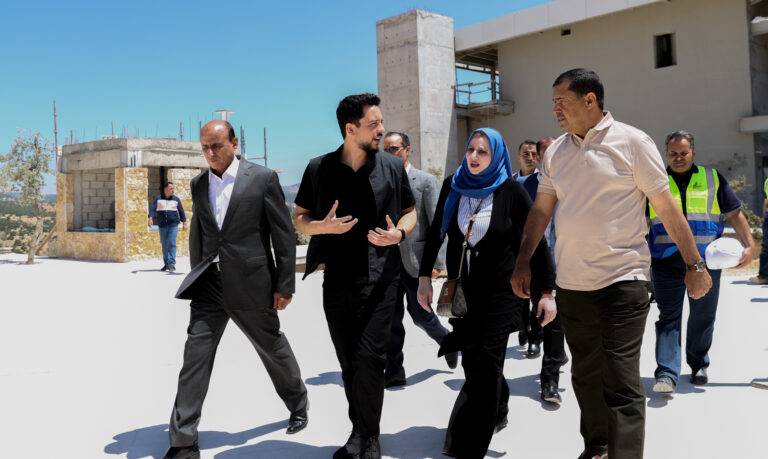 ولي العهد يتفقد مشروع تلفريك عجلون