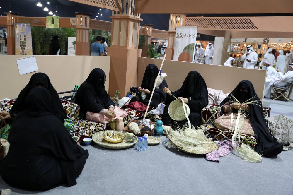 مهرجان ليوا للرطب بدورته 18 يكرم الجهات الراعية والداعمة والمشاركة