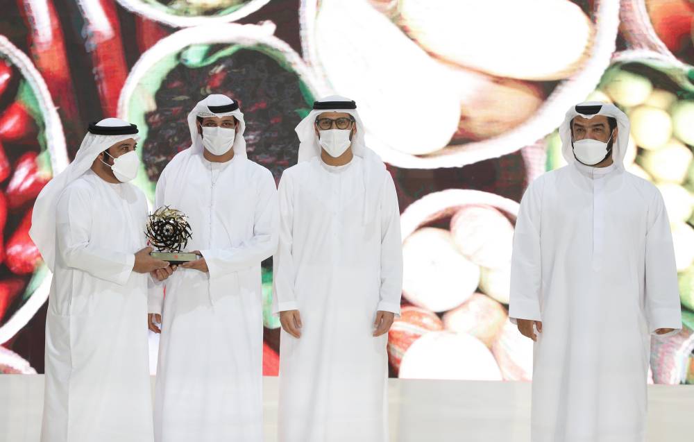 مهرجان ليوا للرطب بدورته 18 يكرم الجهات الراعية والداعمة والمشاركة