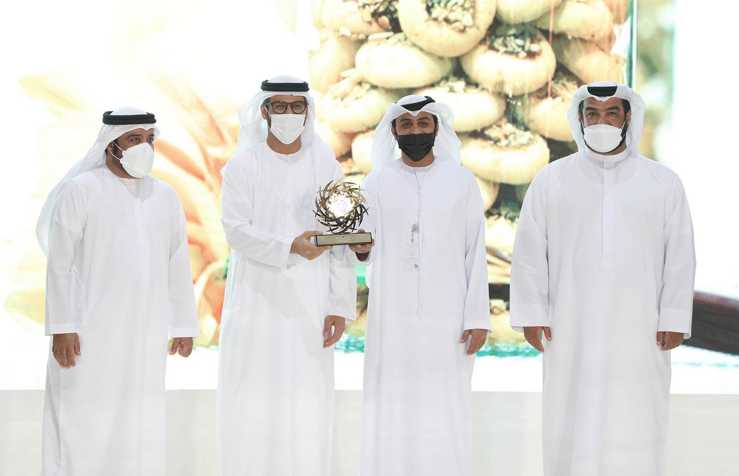 مهرجان ليوا للرطب بدورته 18 يكرم الجهات الراعية والداعمة والمشاركة