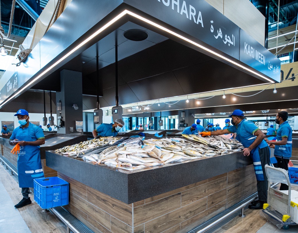 دائرة البلديات والنقل تفتتح مبنى سوق السمك الجديد ضمن مشروع تطوير ميناء زايد في مدينة أبوظبي