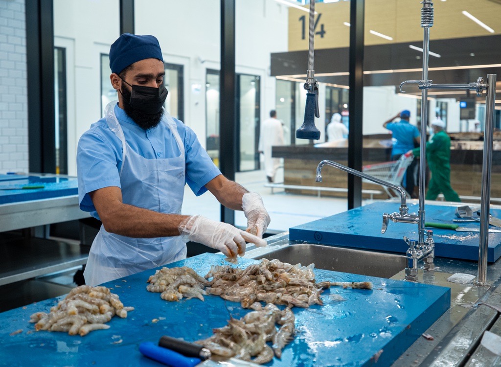 دائرة البلديات والنقل تفتتح مبنى سوق السمك الجديد ضمن مشروع تطوير ميناء زايد في مدينة أبوظبي